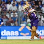 IPL में MI vs KKR:गजनफर के पहले ओवर मे 15 रन बने, कोलकाता ने 4 ओवर में फिफ्टी पूरी की