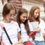 सेफ नहीं फेसबुक-इंस्टा, मेटा पर 3161 करोड़ रुपए का जुर्माना:दो बड़े फैसले अमेरिकी कोर्ट ने माना, युवाओं में सोशल मीडिया लत के समान